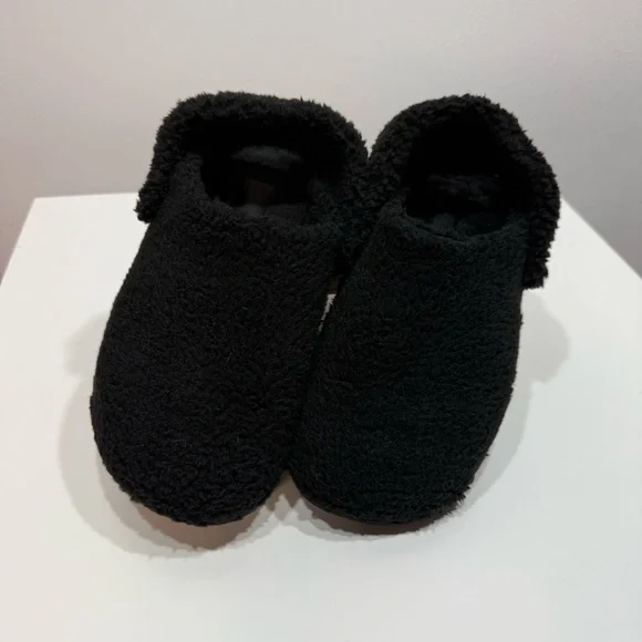 Crocs Classic Cozzzy Slippers - Picture 2 of 11